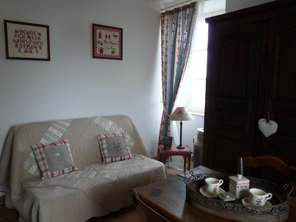 Au Bon Gre D'Hugoline Bed & Breakfast Blanzac  Cameră foto