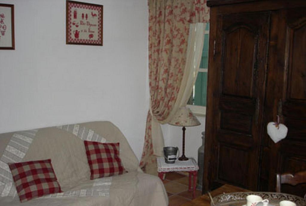 Au Bon Gre D'Hugoline Bed & Breakfast Blanzac  Cameră foto